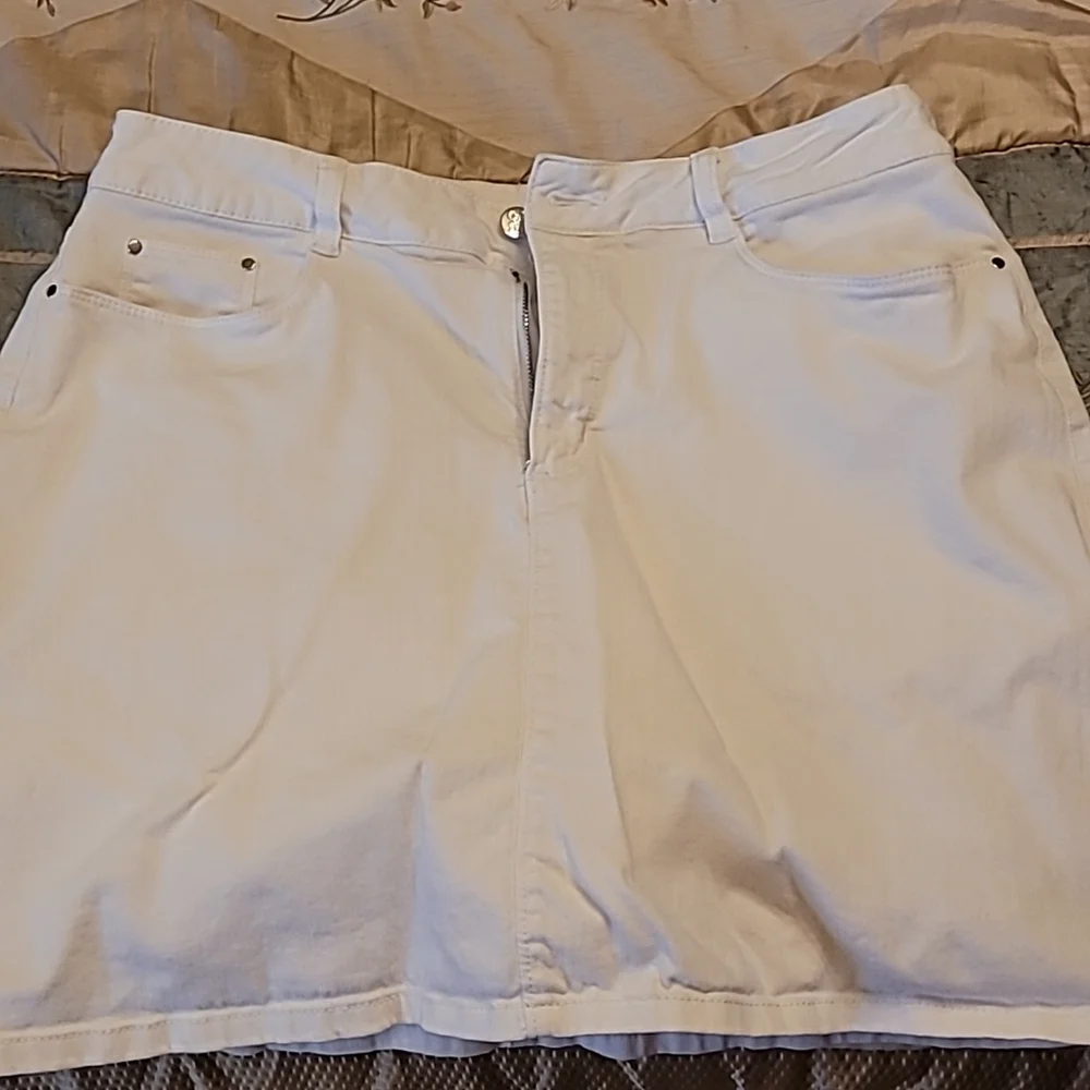 Skort - Picture 3 of 3